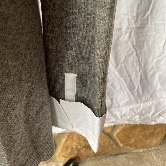 J crew long V-neck sweater with cuffed sleeves. - Picture 3 of 7